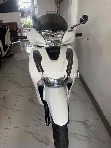Honda SH 2017 Trắng 150cc. đi 20112 km