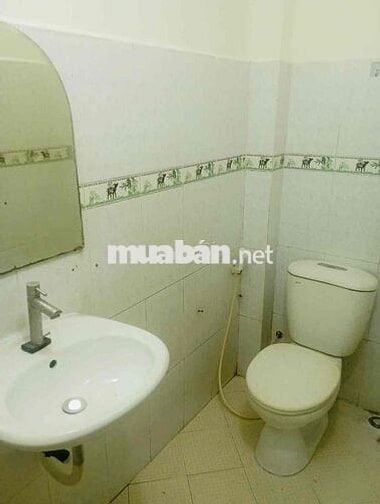 NHÀ GẦN CHỢ TRƯỜNG HỌC   2PN 2WC. ĐƯỜNG XE TẢI