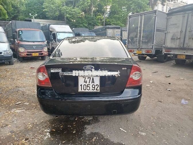 Ford 5 chỗ số tay ghế da đen