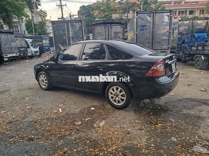 Ford 5 chỗ số tay ghế da đen