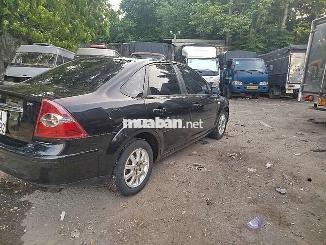 Ford 5 chỗ số tay ghế da đen