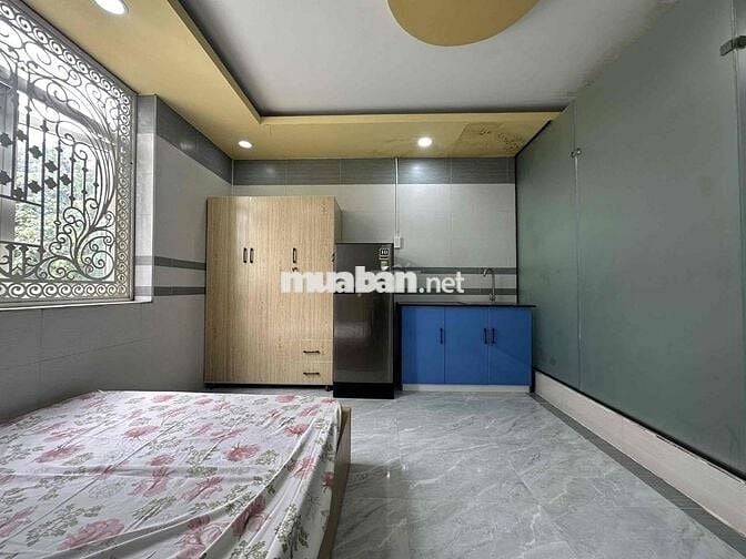 PHÒNG STUDIO FULL NỘI THẤT CỬA SỔ TRỜI