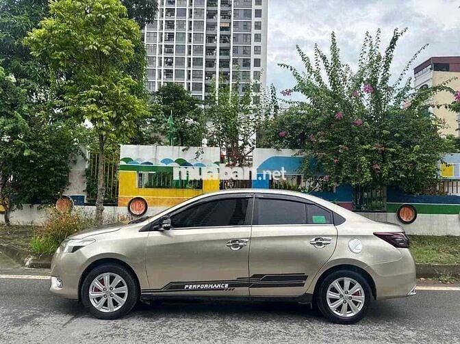 Toyota Vios 2017 E Số sàn Vàng cát