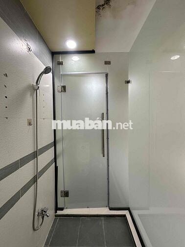PHÒNG STUDIO FULL NỘI THẤT CỬA SỔ TRỜI