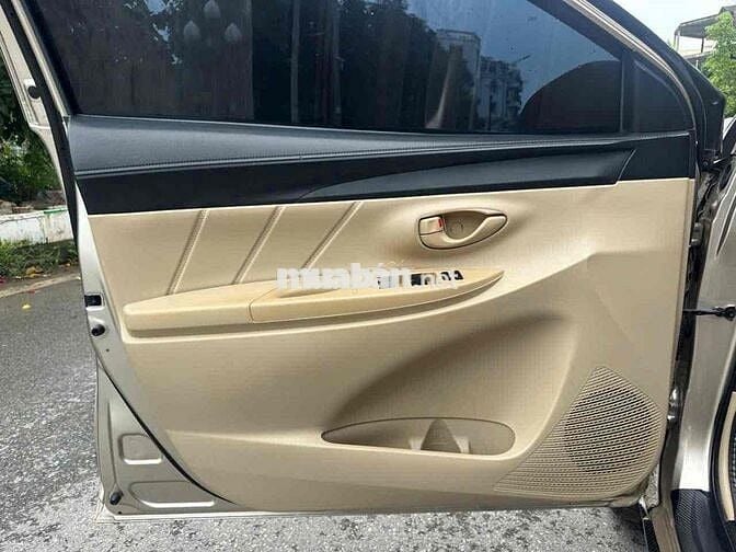 Toyota Vios 2017 E Số sàn Vàng cát