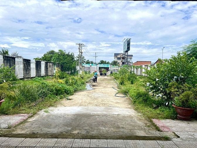 •	Bán gấp nhà mặt tiền đường ĐT 784, Xã Cầu Khởi, Tây Ninh, 6,9 tỷ, 91