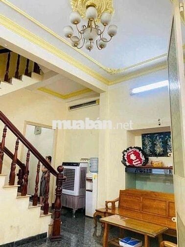 Cho thuê nhà Cách Mạng Tháng 8