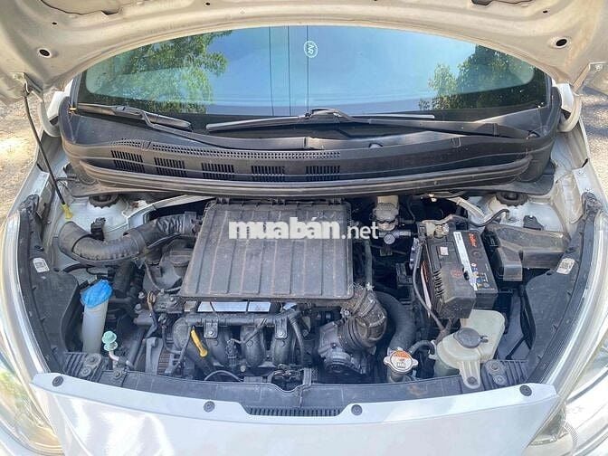 Hyundai i10 2020 Trắng 5 chỗ