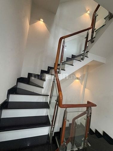 Bán nhà mặt tiền tại Ngô Quyền, 18,5 tỷ, 49m2, 3PN, 4WC, pháp lý đầy đ