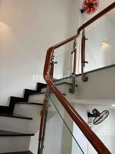 Bán nhà mặt tiền tại Ngô Quyền, 18,5 tỷ, 49m2, 3PN, 4WC, pháp lý đầy đ