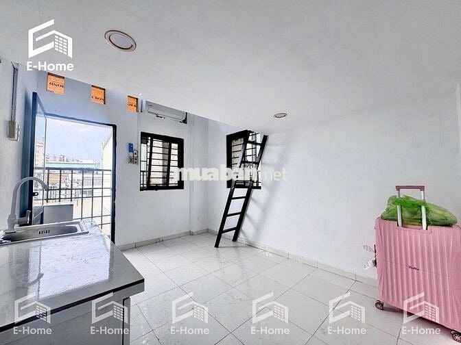 Cho thuê phòng gác Bạch Đằng 35m2 ban công cửa số trời