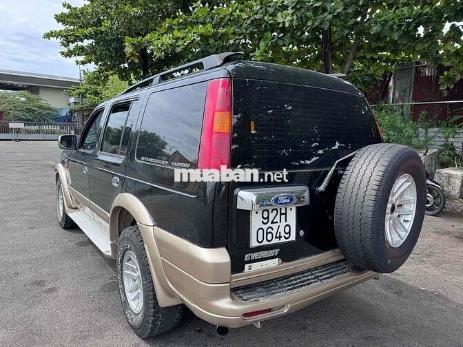 Ford Everest 2005 Dầu Đen 7 chỗ