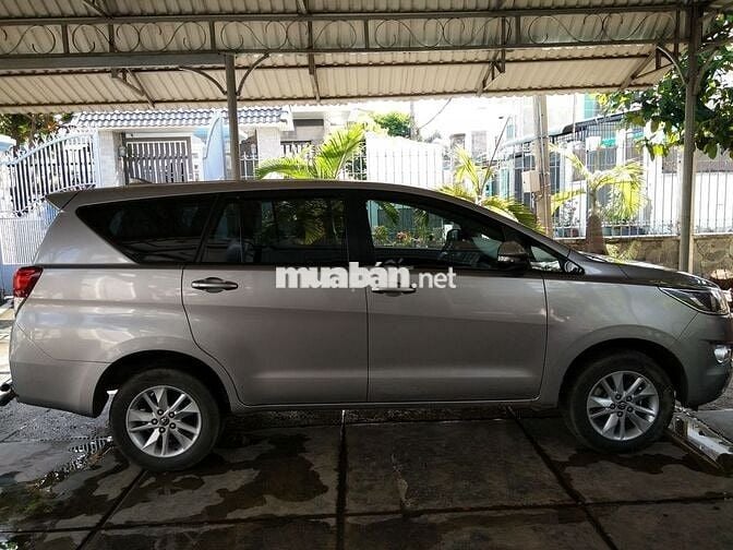 Toyota Innova Bạc Xe gia đình