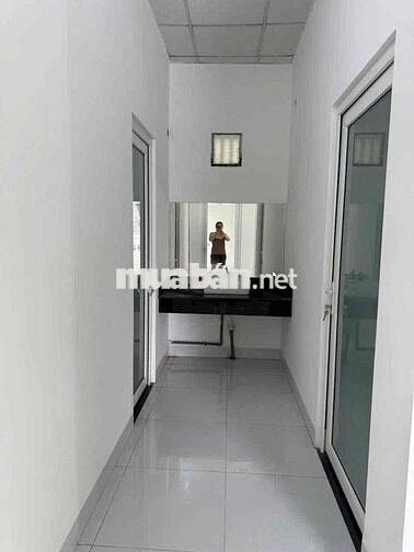 Nhà Phú Mỹ Nhánh DX06. 1 trệt 1 lầu 3pn. sẵn 2 máy lạnh