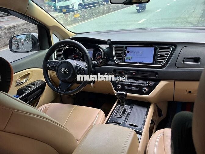 Kia Sedona DAT 2018 máy dầu màu trắng