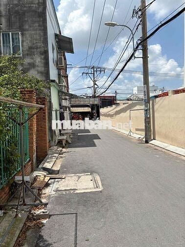 Cho thuê nhà SÂN VƯỜN giá 12tr ( mặt tiền hẻm xe hơi)