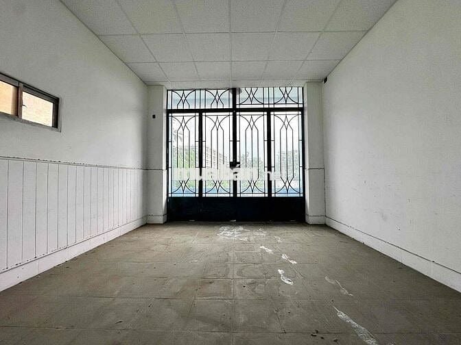 NC Mặt Tiền Lý Thường Kiệt ( 1 trệt 2 lầu ) vỉa hè , kd cải tạo tự  do