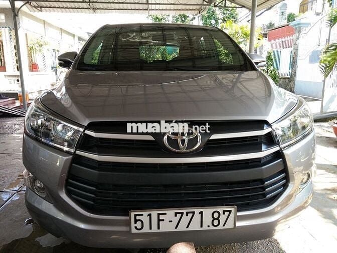 Toyota Innova Bạc Xe gia đình