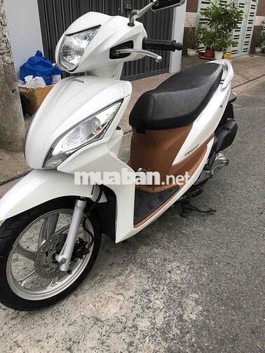 Honda Vision 2013 Trắng biển thành phố
