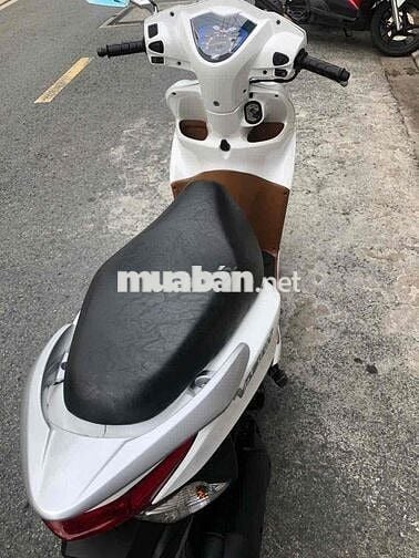 Honda Vision 2013 Trắng biển thành phố