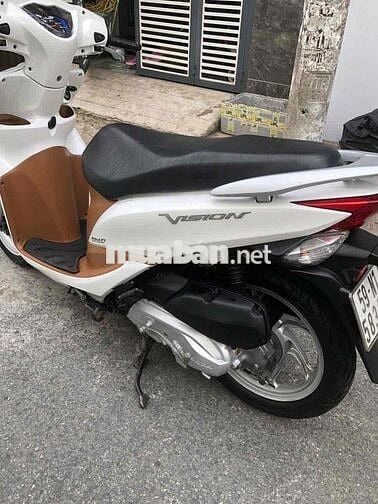 Honda Vision 2013 Trắng biển thành phố