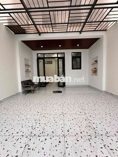 Nhà Lầu còn mới 95% tặng nội thất ,đường xe ô tô 7c, vị trí Mỹ Tho