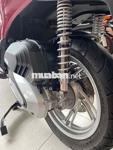 shvn 2023 . lướt 5k km . zin 100%. đủ phụ kiện