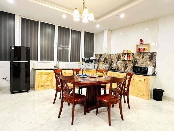 Cho Thuê Phòng 100m2 ban công thoáng , cửa sổ pano, bồn tắm, xem phim