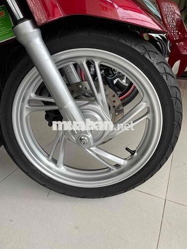 shvn 2023 . lướt 5k km . zin 100%. đủ phụ kiện
