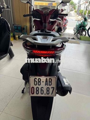 shvn 2023 . lướt 5k km . zin 100%. đủ phụ kiện