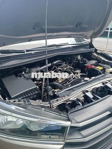 Toyota Innova 2.0E Nâu 7 chỗ xăng