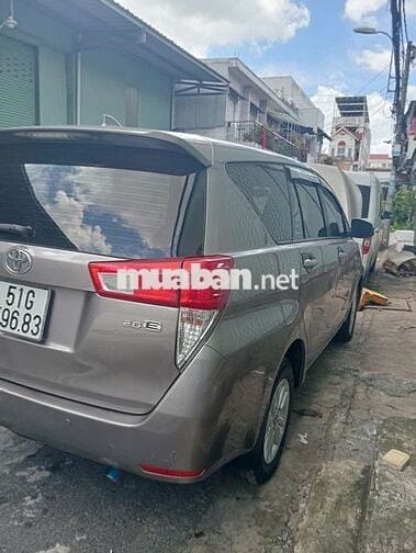 Toyota Innova 2.0E Nâu 7 chỗ xăng