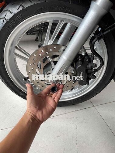 shvn 2023 . lướt 5k km . zin 100%. đủ phụ kiện
