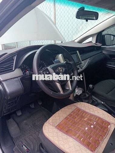 Toyota Innova 2.0E Nâu 7 chỗ xăng