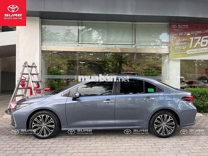 Toyota Corolla Altis 1.8V (CVT) 2022 lướt 10.000km
