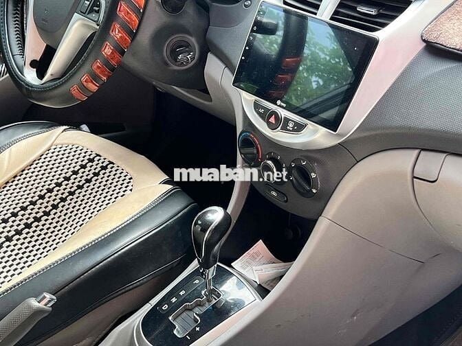 Hyundai Accent 2011 Tự động Đen