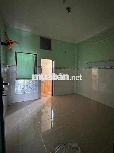 Phòng lầu 4 sạch đẹp thoáng mát