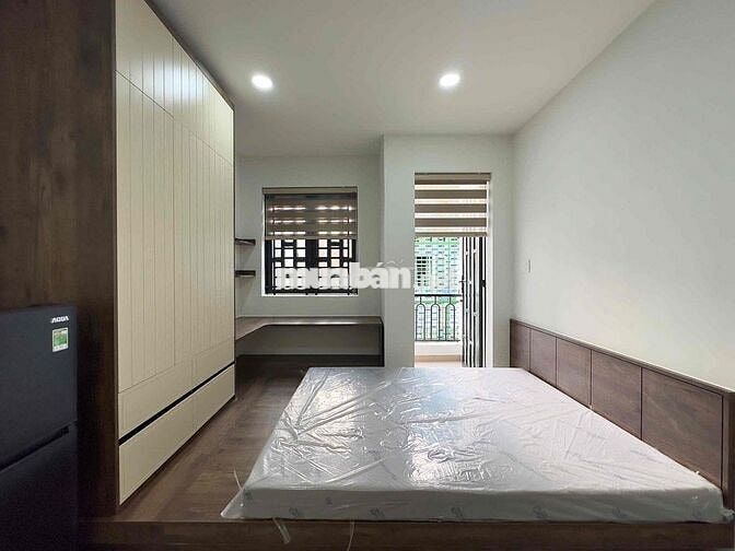 Căn Hộ Studio Ban công Rộng 35m2 - Ngay DH VHU - HUIT - Âu Cơ
