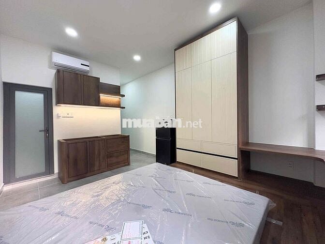 Căn Hộ Studio Ban công Rộng 35m2 - Ngay DH VHU - HUIT - Âu Cơ