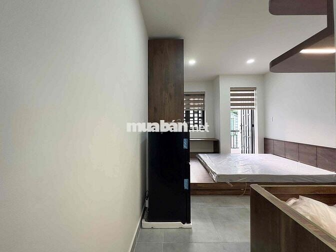 Căn Hộ Studio Ban công Rộng 35m2 - Ngay DH VHU - HUIT - Âu Cơ