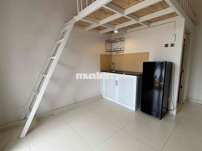 Cho thuê căn hộ Duplex Ban công Q10 gần ĐH Kinh tế UEH, ĐH Hoa Sen