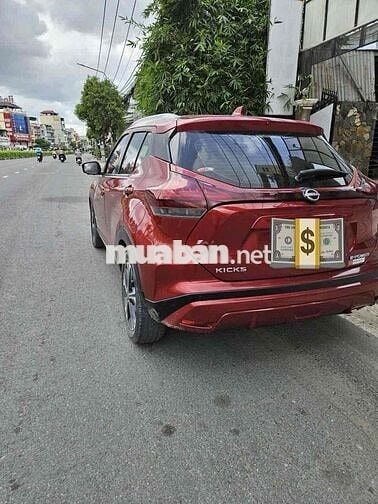 Nissan Kicks Xe điện màu Đỏ