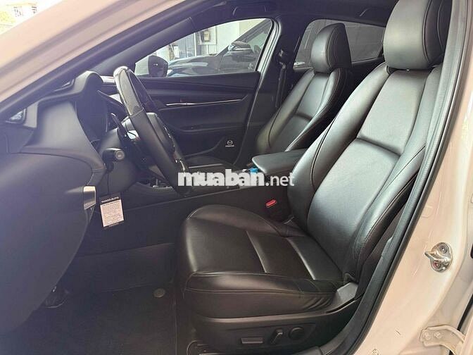 Mazda 3 Sport Premium 2024 nhiều đồ chơi