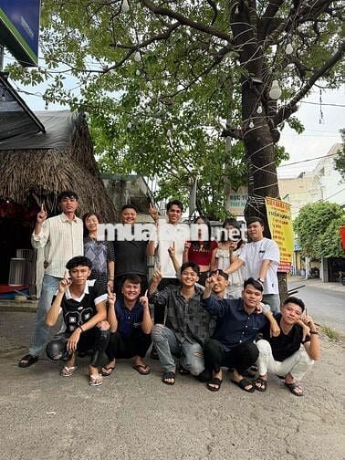Cần tuyển 2 nhân viên nam/nữ phục vụ quán ốc