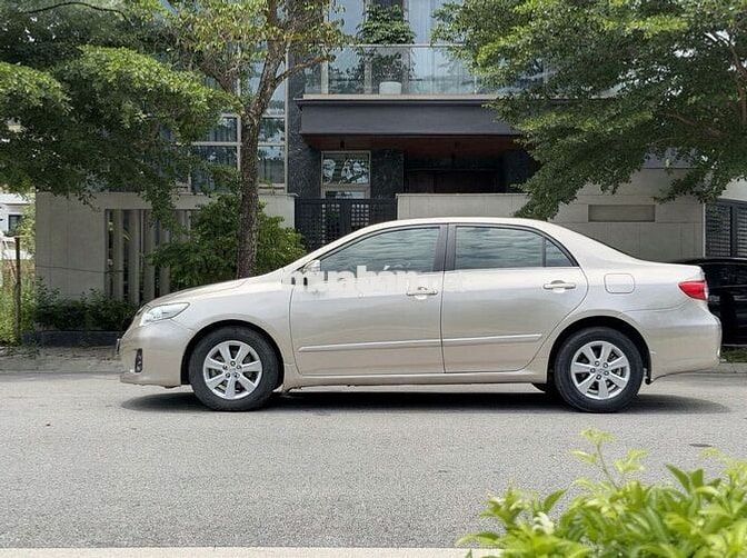 Toyota Corolla Altis 1.8G AT 2013 Vàng cát