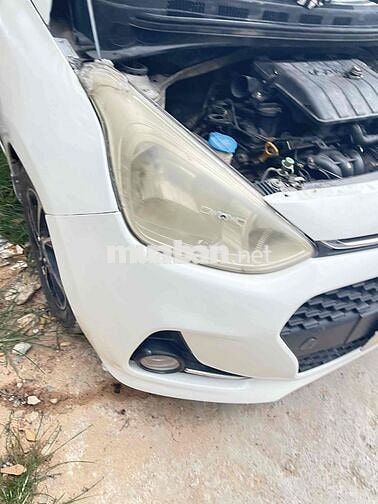 Hyundai Grand i10 Trắng 5 chỗ