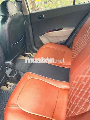 Hyundai Grand i10 Trắng 5 chỗ