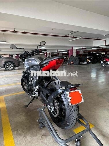Triumph Trident 660 Xám Đỏ