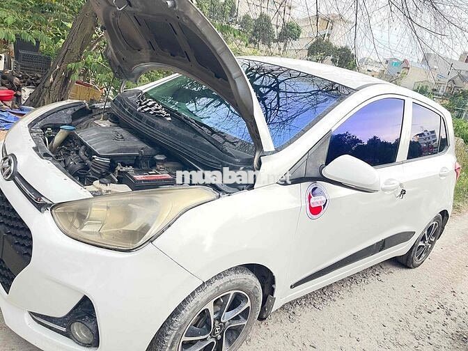 Hyundai Grand i10 Trắng 5 chỗ