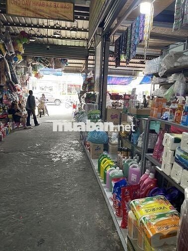 Sang nhượng mặt bằng Kiot 2 mặt tiền ngay chợ Đông Hoà